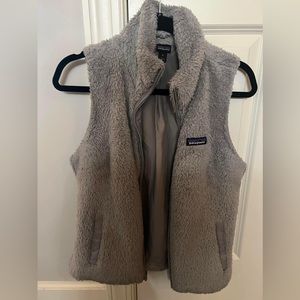 Patagonia Womens Los Gatos Fleece Vest- gray
Size M. Worn a few times- like new